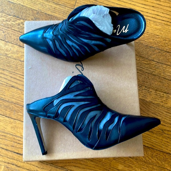 Elegant Black Women's Heels - Picture 2 of 4